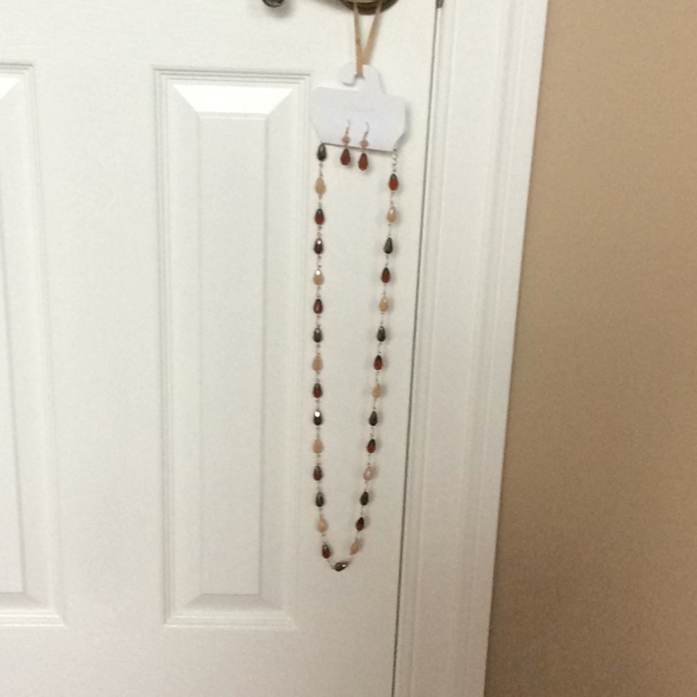 Beautiful necklace with matching earings